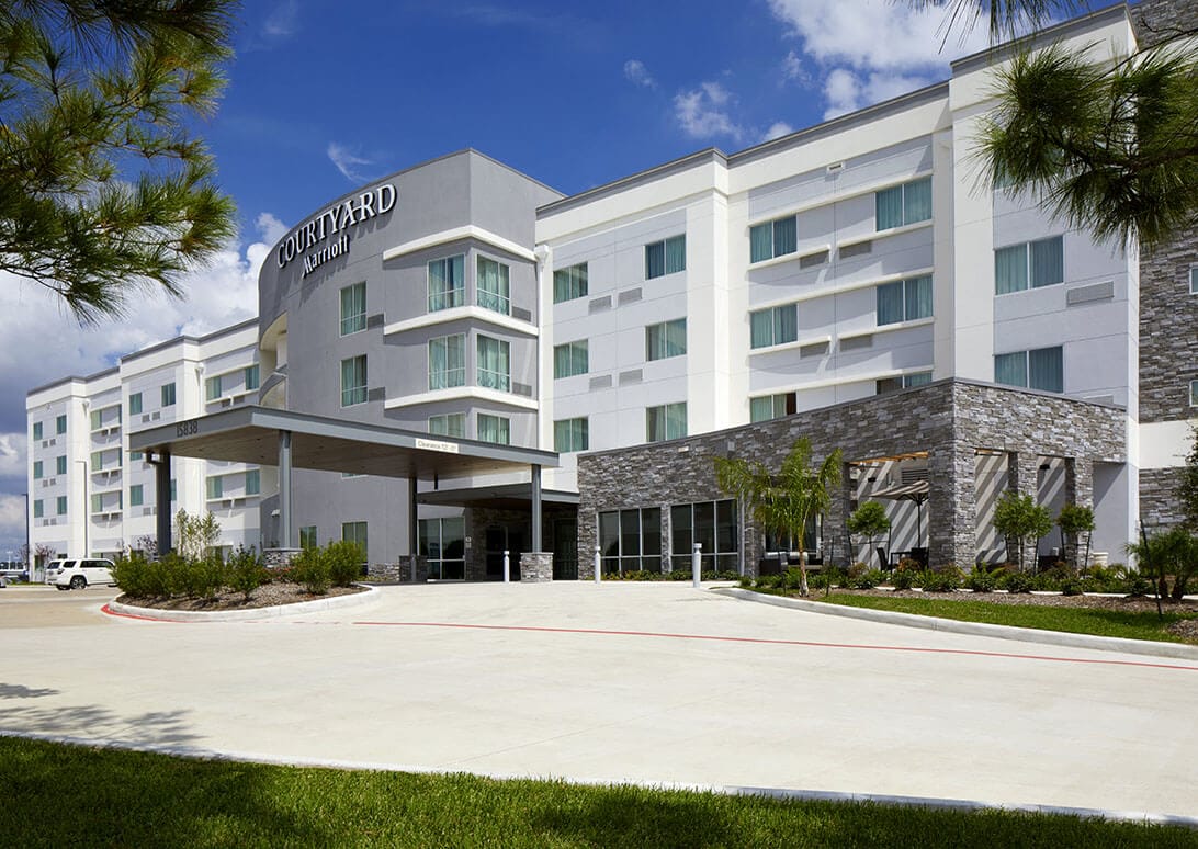 Courtyard Houston Airport Exterior